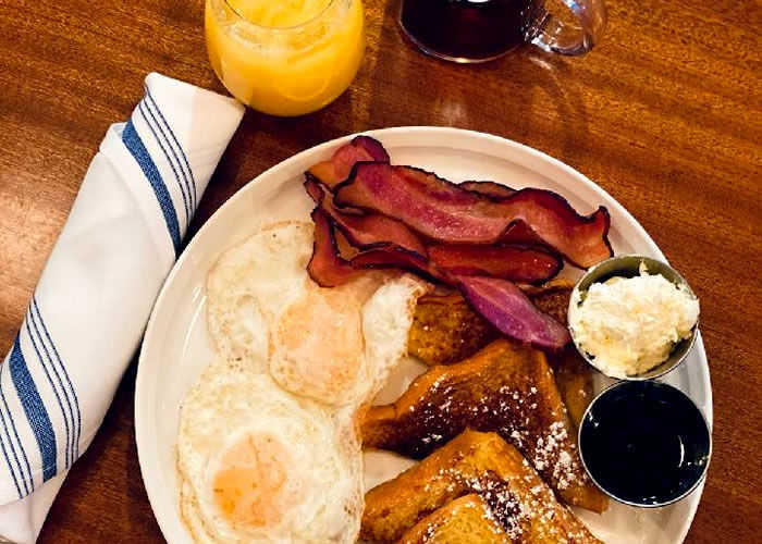 Sandtrap Bar and Grille - Breakfast French Toast and Eggs